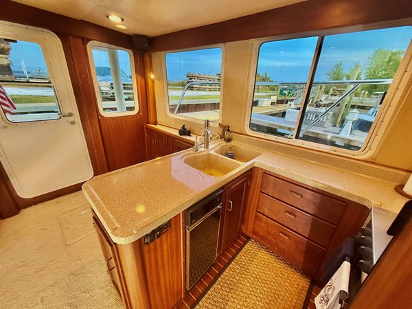 2006 American Tug 41: Galley