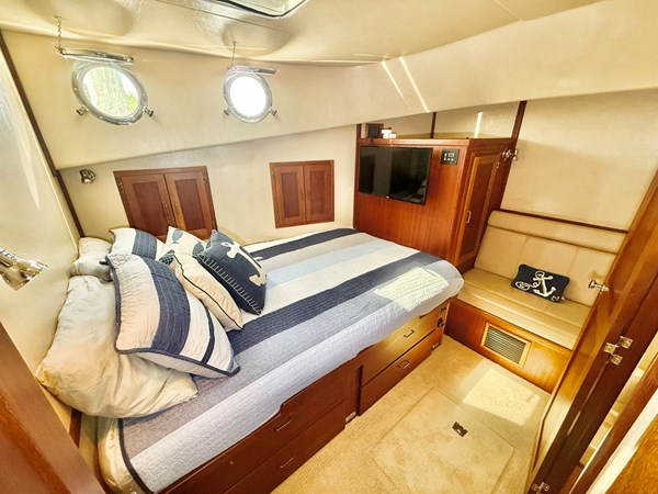 2006 American Tug 41: Guest Cabin Looking Forward