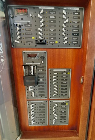 2006 American Tug 41: Main Electrical Panel