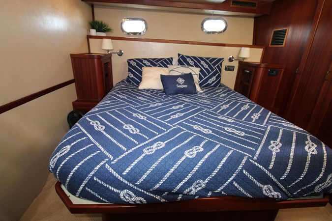 2006 American Tug 41: Master Stateroom