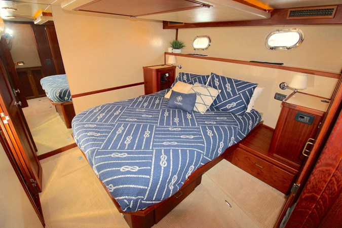 2006 American Tug 41: Master Stateroom