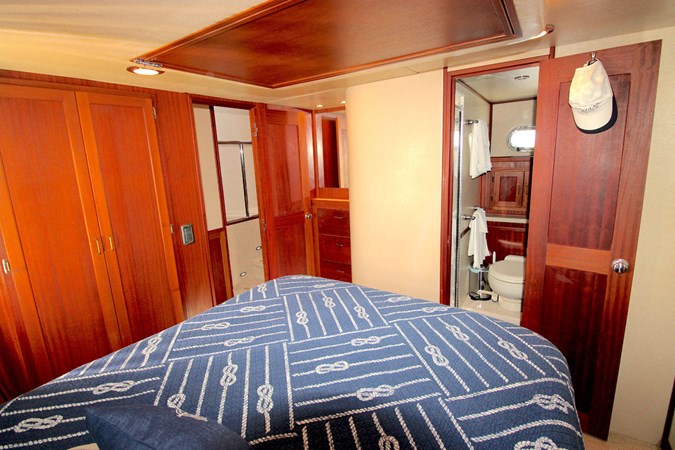 2006 American Tug 41: Master Stateroom