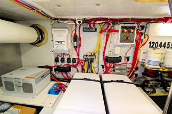 2006 American Tug 41: Electrical Systems