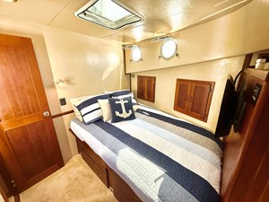 2006 American Tug 41: Guest Cabin Looking Aft