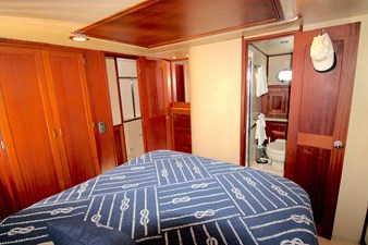 2006 American Tug 41: Master Stateroom