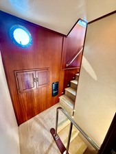 2006 American Tug 41: Passageway Looking Up