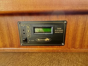 2006 American Tug 41: Tank Monitoring Display