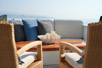 Comfortable get togethers along a laquered table