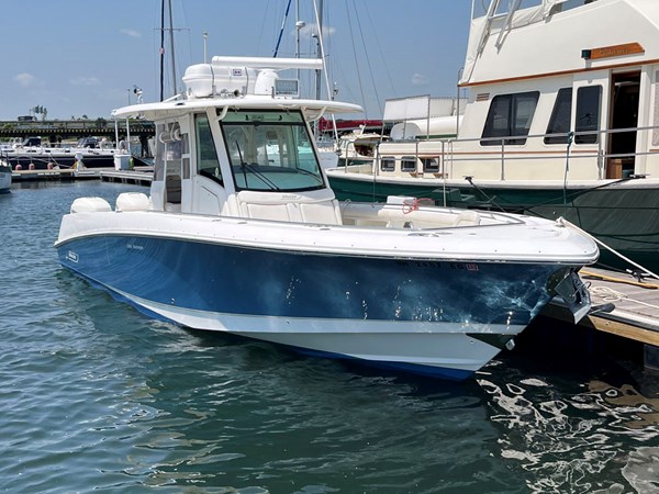 2015 Boston Whaler 350 Outrage
