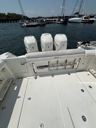 2015 Boston Whaler 350 Outrage