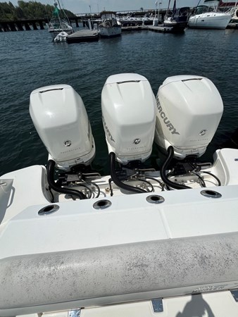 2015 Boston Whaler 350 Outrage