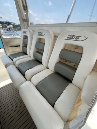 2015 Boston Whaler 350 Outrage