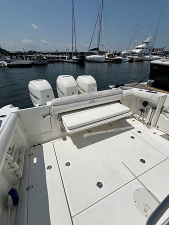 2015 Boston Whaler 350 Outrage