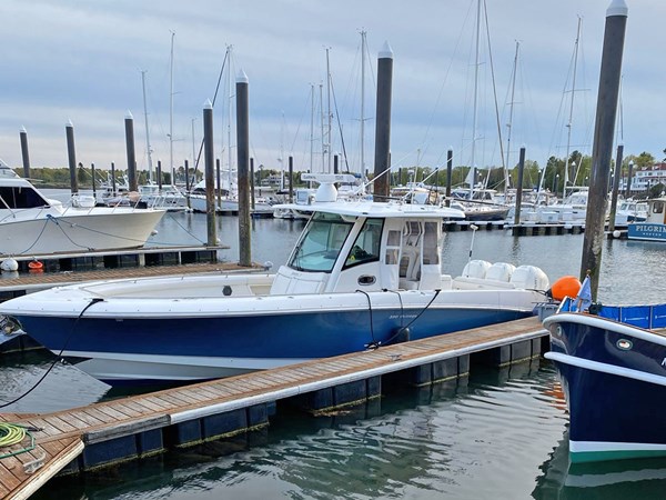 2015 Boston Whaler 350 Outrage