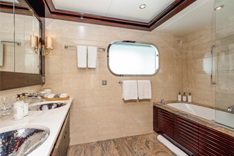 Lower Deck King bathroom