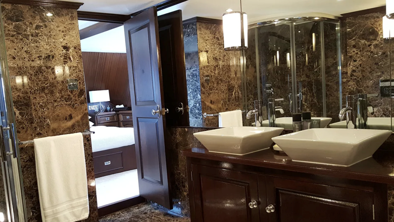 3. Trafalgar Guest Bathroom