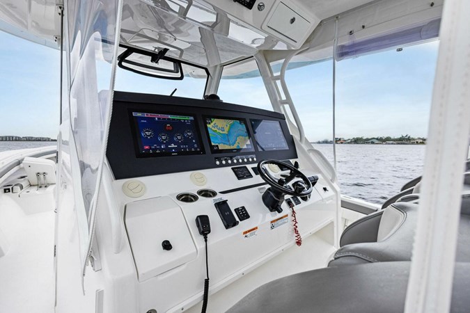 2023 Regulator 41 Center Console 'Boss Lady' Helm