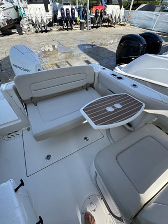 2020 Boston Whaler 230 Vantage