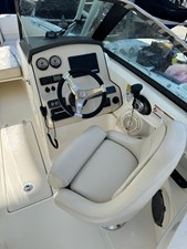 2020 Boston Whaler 230 Vantage