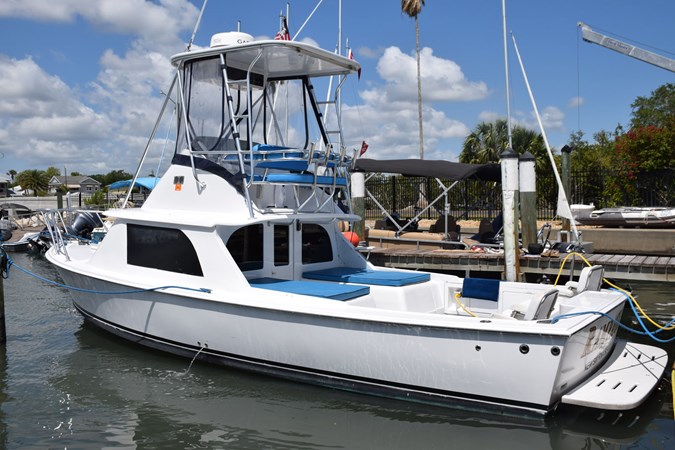 Bertram Flybridge Cruiser - Updated