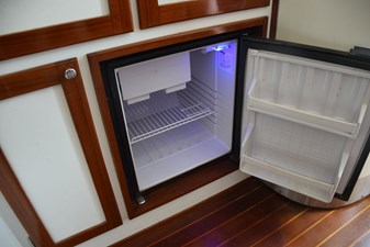 Refrigerator with freezer under counter
