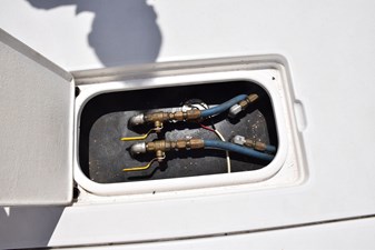 Fuel shutoff valves and return lines