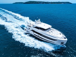 Horizon FD90 Hull 32 cruising over the open ocean.