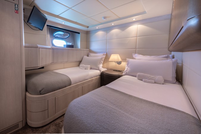 LAUREN V-TWINS CABIN 2