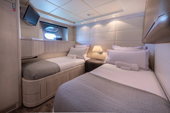 LAUREN V-TWINS CABIN 2