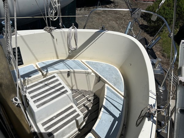 COCKPIT LOOKING AFT STRB