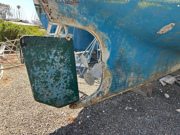 SKEG HUNG RUDDER