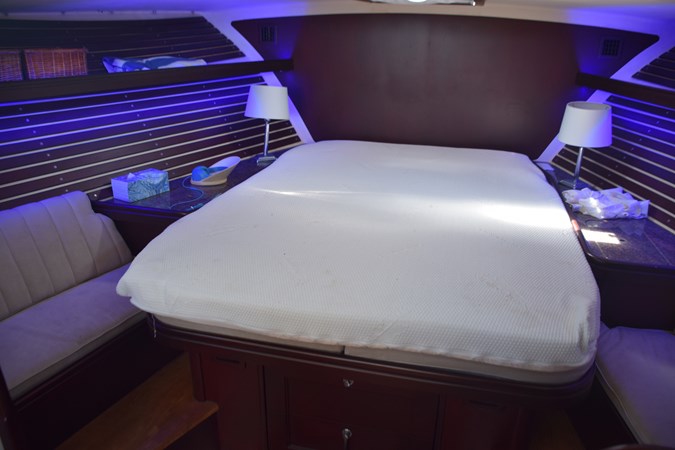 Queen Centerline Berth