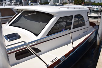 Stylish Deckhouse Windows and Trim