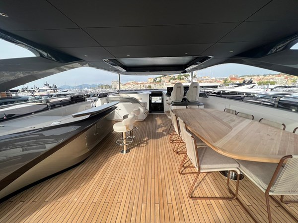 Princess Y95 Flybridge