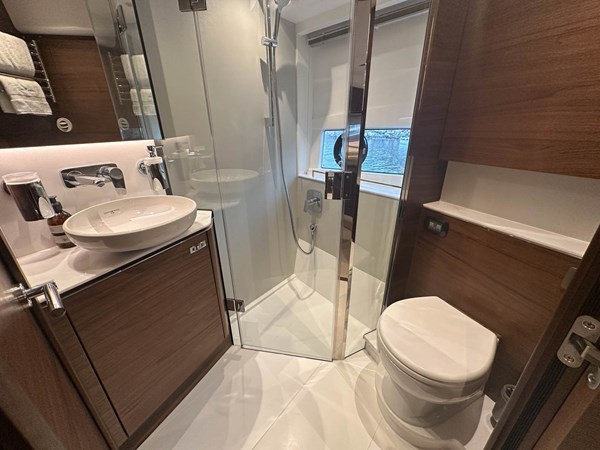 Guest bathroom/dayhead