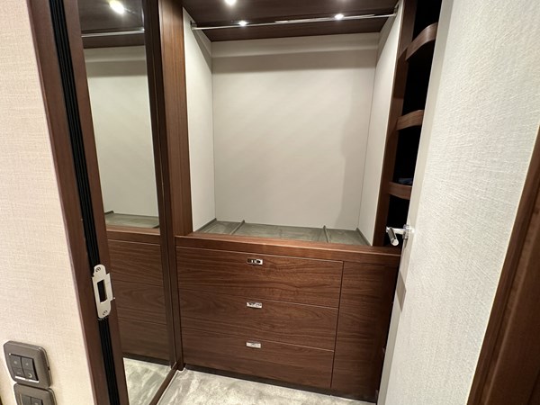 Master stateroom walk-in-closet