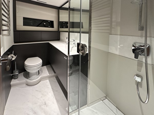 Fwd VIP guest bathroom