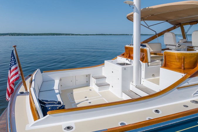 TARA JEANNE, 2000 Morris Wolf Class 44: Stbd Beam, Cockpit