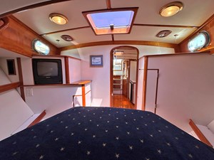 TARA JEANNE, 2000 Morris Wolf Class 44: Forward Cabin Looking Aft