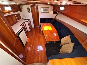 TARA JEANNE, 2000 Morris Wolf Class 44: Interior from Companionway