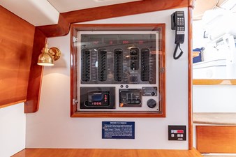 TARA JEANNE, 2000 Morris Wolf Class 44: Electrical Panel