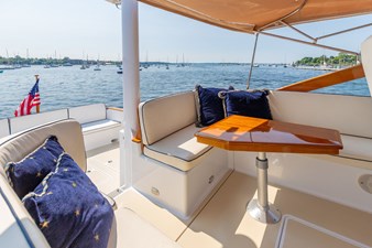 TARA JEANNE, 2000 Morris Wolf Class 44: L-Settee into Cockpit