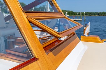 TARA JEANNE, 2000 Morris Wolf Class 44: Opening Window