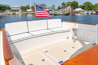 TARA JEANNE, 2000 Morris Wolf Class 44: Stern Seat