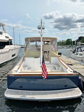 TARA JEANNE, 2000 Morris Wolf Class 44: Transom