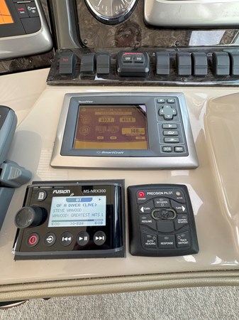 Vessel status display, stereo contrtols, Skyhook control