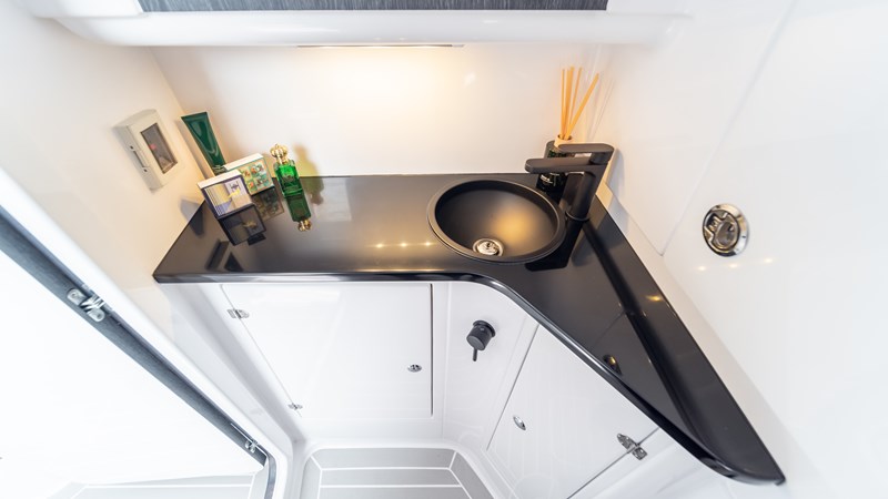 2025 Cigarette 42 Auroris