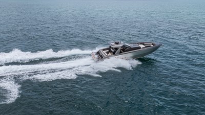 2025 Cigarette 42 Auroris