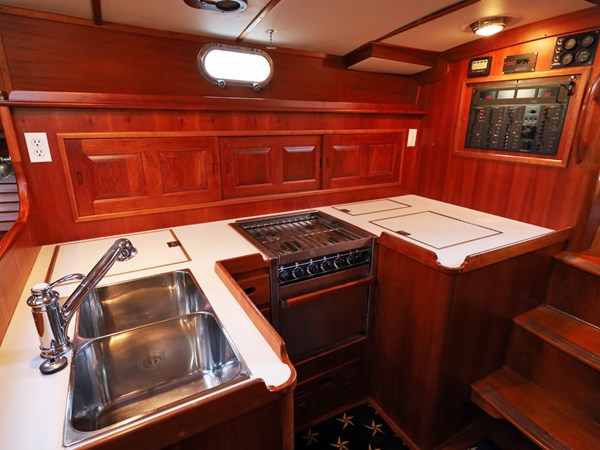 ZIG ZIG, Able Wolf Class 44: Galley