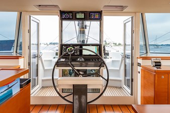 MOONWAVE, 2012 Gunboat 60: Helm Pedestal
